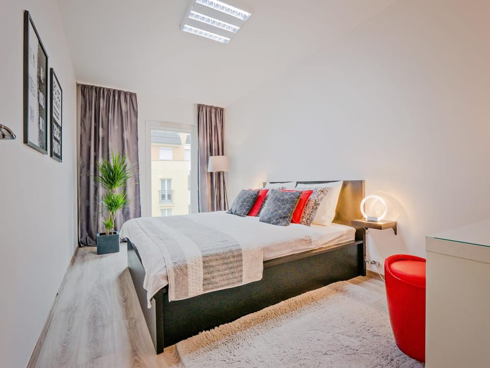 Bed, Photo of the whole room, Bedroom