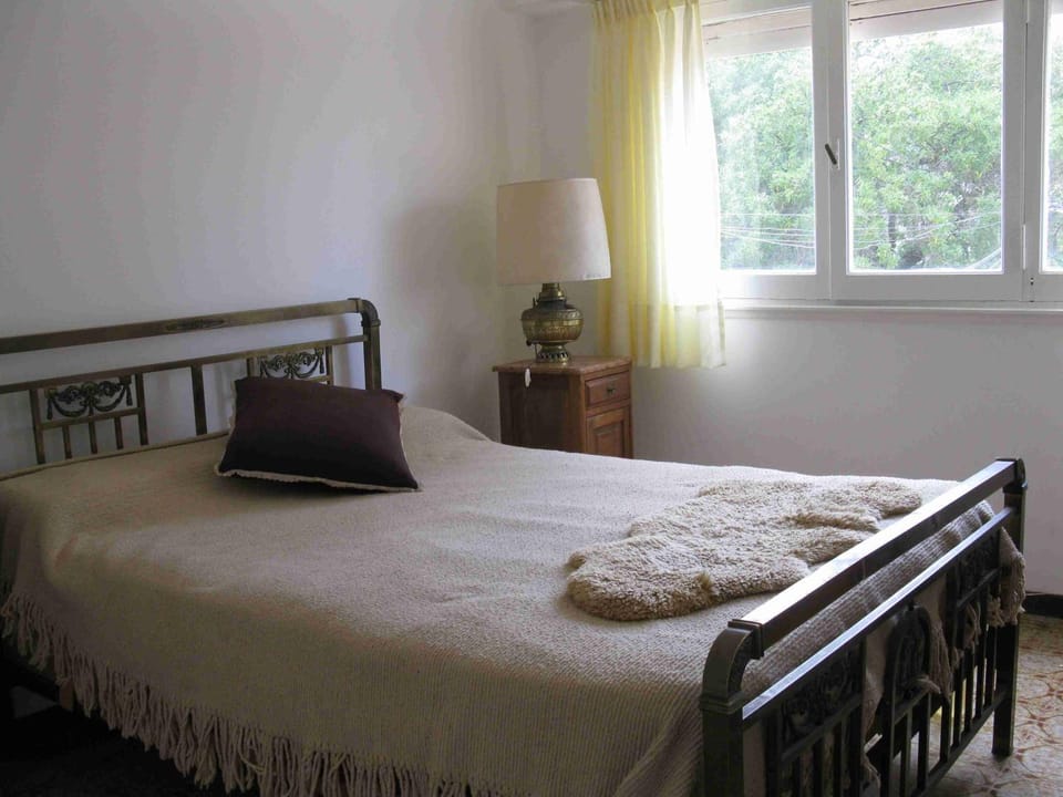 Bed, Decorative detail, Bedroom