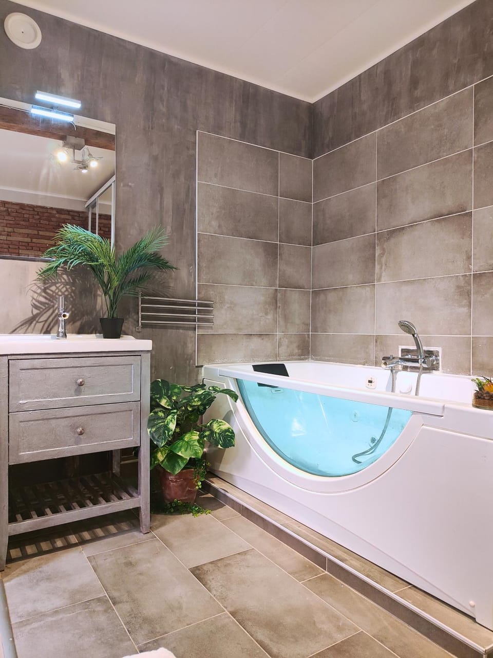 Hot Tub, Bath