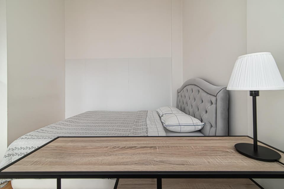 Bed, Living room, Seating area