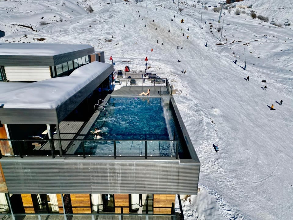 Swimming pool, Swimming pool