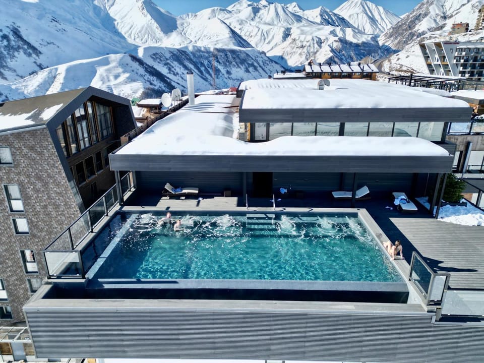 Swimming pool, Swimming pool