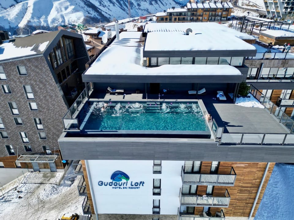 Swimming pool, Swimming pool