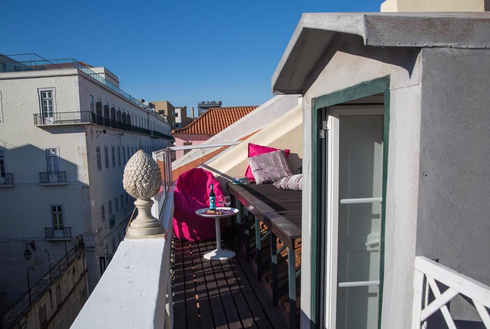 Balcony/Terrace, Street view
