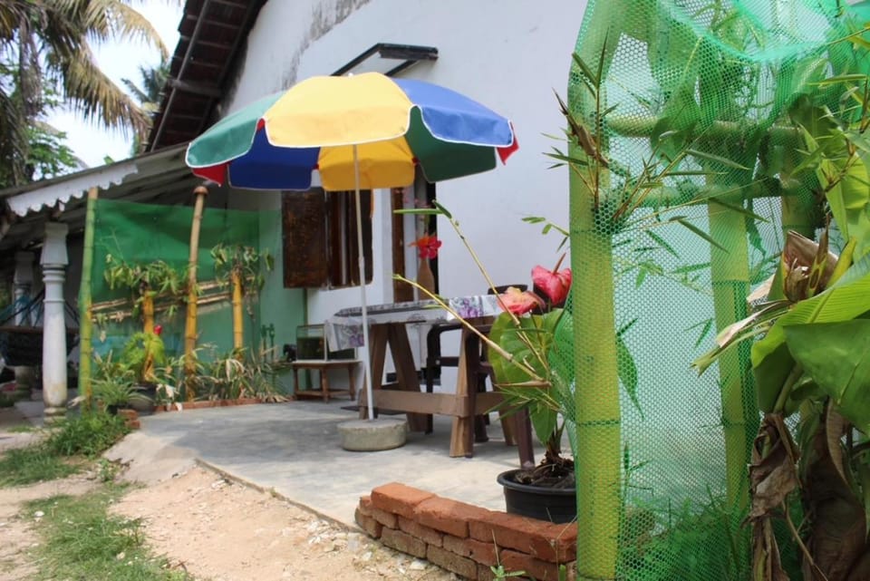 Colonial Surfing Villa Hostel & Home Stay Hostel in Ahangama