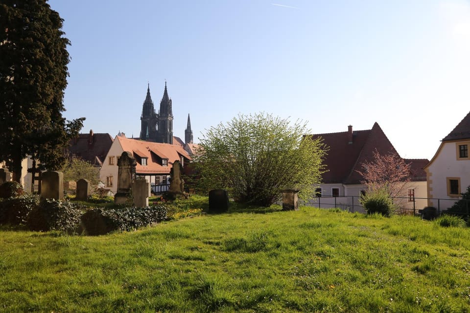 Nearby landmark, Neighbourhood