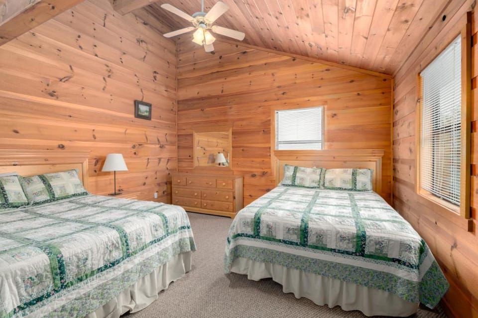 Tennessee Lodge House in Pigeon Forge