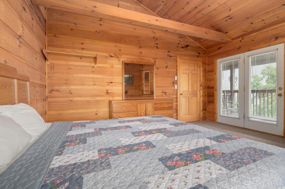 Tennessee Lodge House in Pigeon Forge