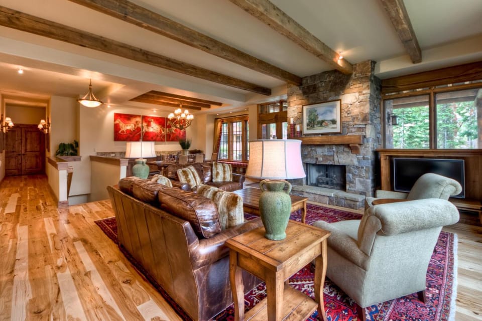 Cowboy Heaven Luxury Suites - Unit 2B House in Big Sky