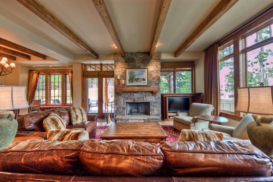 Cowboy Heaven Luxury Suites - Unit 2B House in Big Sky