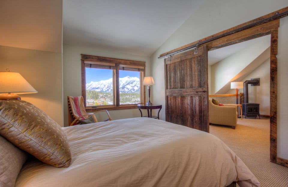Latigo Lodge House in Big Sky
