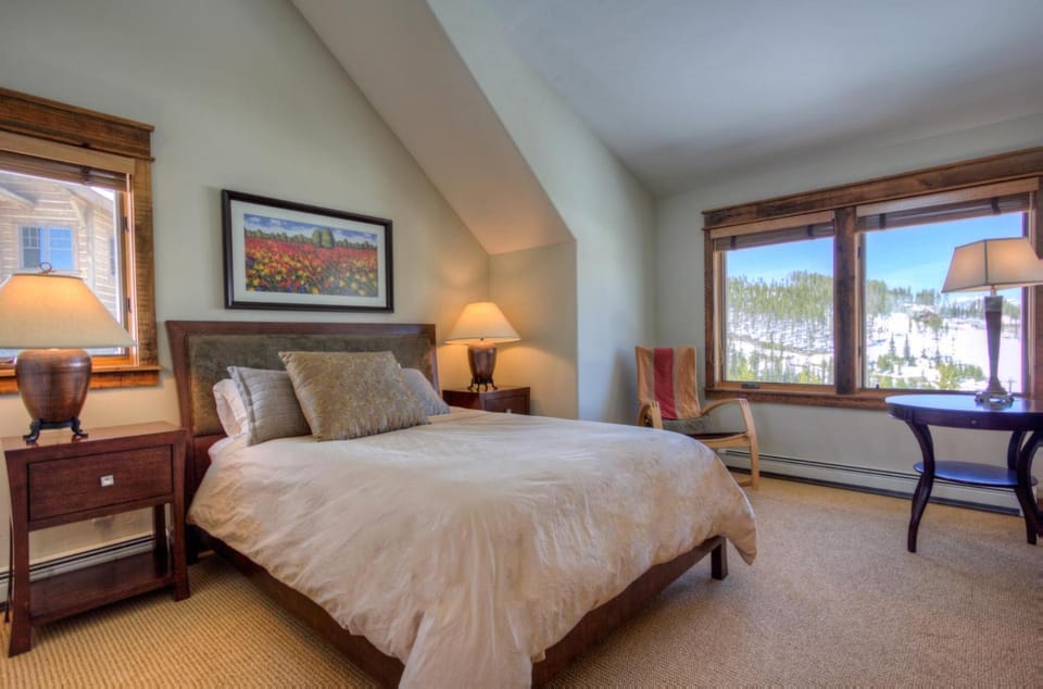 Latigo Lodge House in Big Sky