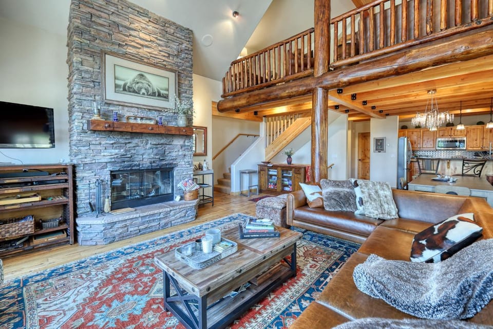 Moonlight Mountain Home - 1 Hidden Trail House in Big Sky