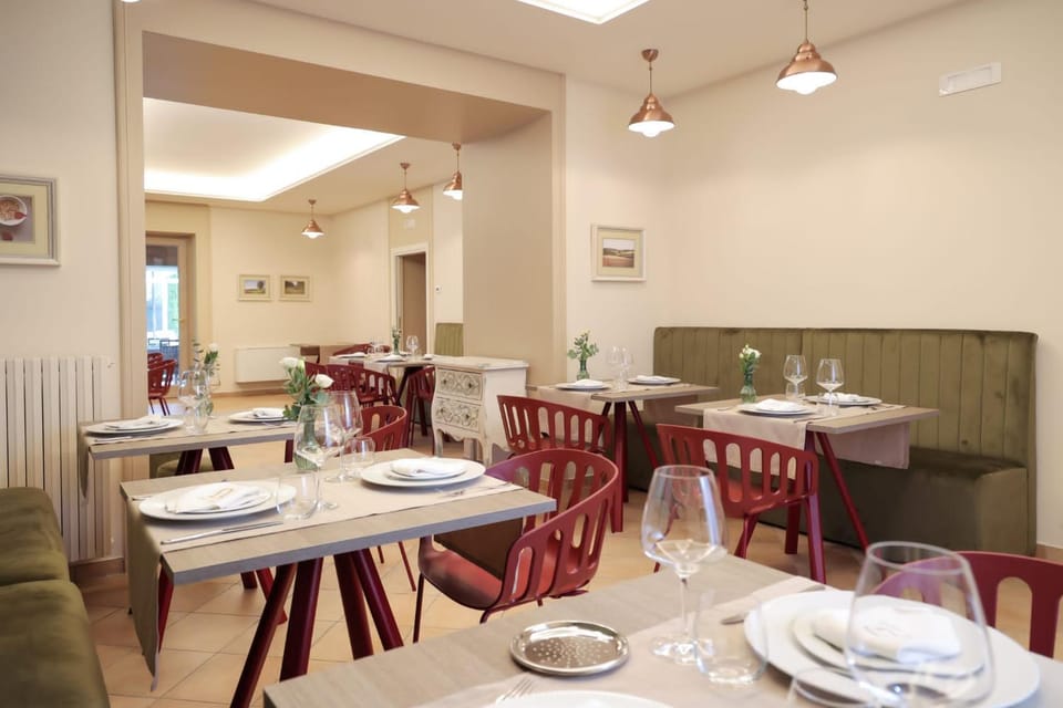 Dining area, Internal: Not applicable to any particular room