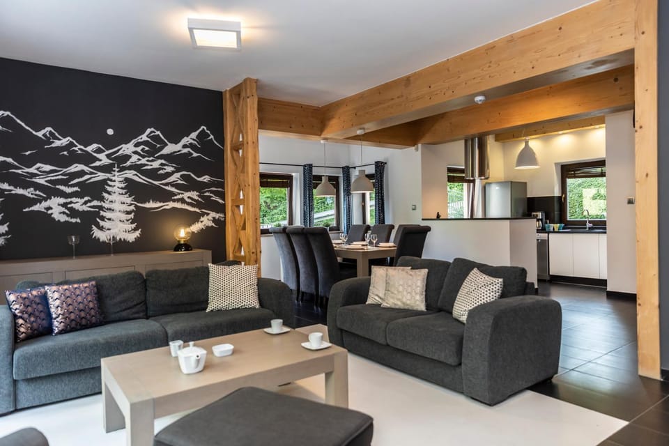 Kitchen or kitchenette, Living room, Seating area, Dining area