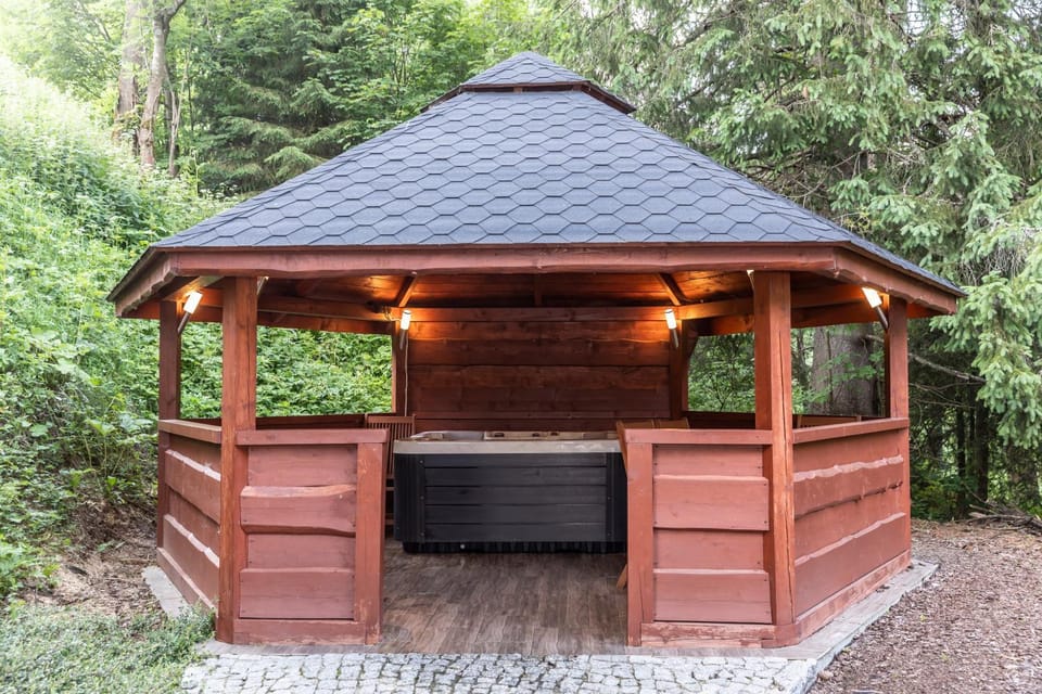 Garden, Hot Tub