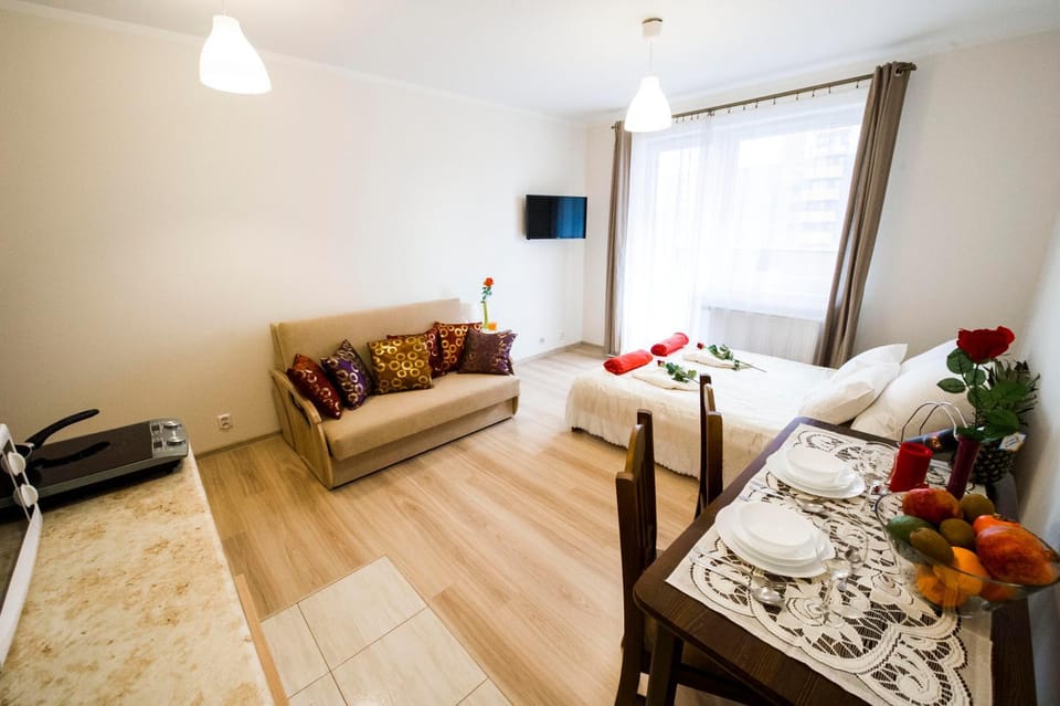 Bed, Coffee/tea facilities, Balcony/Terrace, Balcony/Terrace, Kitchen or kitchenette, Living room, Photo of the whole room, Dining area, Bedroom, City view, Garden view