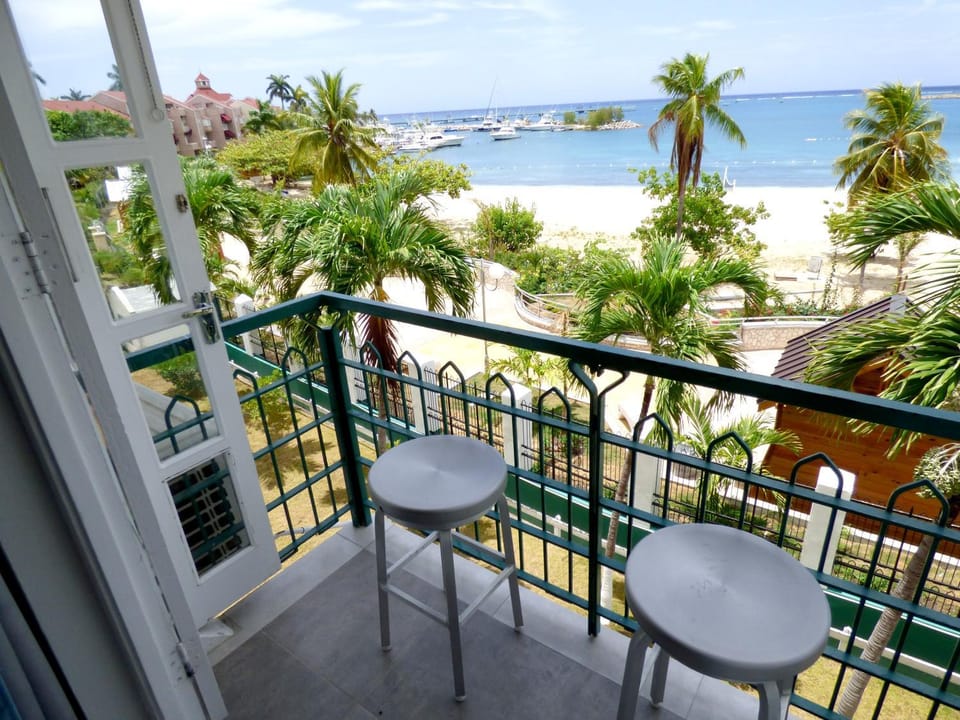 Restaurant/places to eat, Day, Summer, Balcony/Terrace, Decorative detail, Seating area, Beach, Beach, On site, Sea view, Sea view