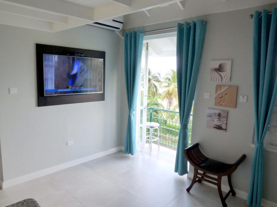TV and multimedia, Balcony/Terrace, Living room, Seating area, Beach, Sea view