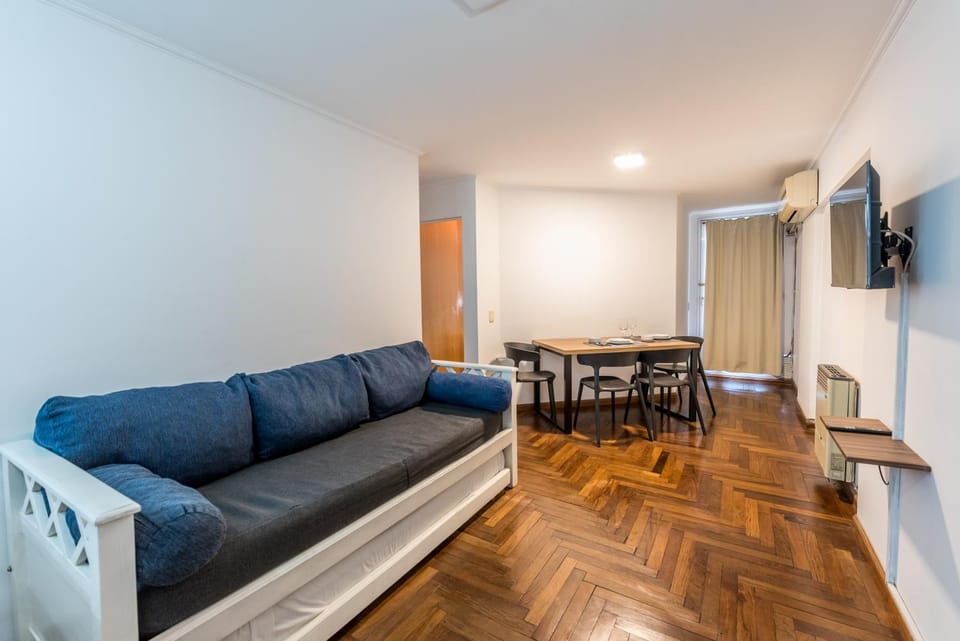Communal lounge/ TV room, TV and multimedia, Kitchen or kitchenette, Living room, Seating area, Dining area, Evening entertainment