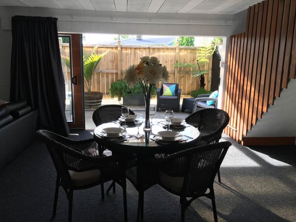 Patio, Dining area