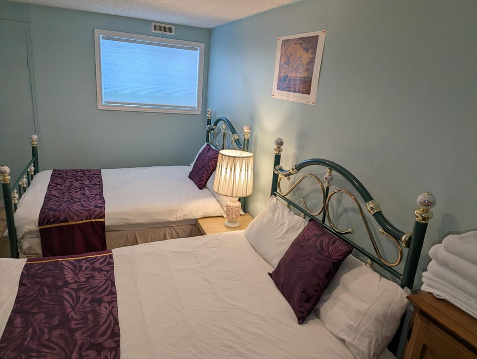 Calgary Star Cozy Home Bed and Breakfast in Calgary