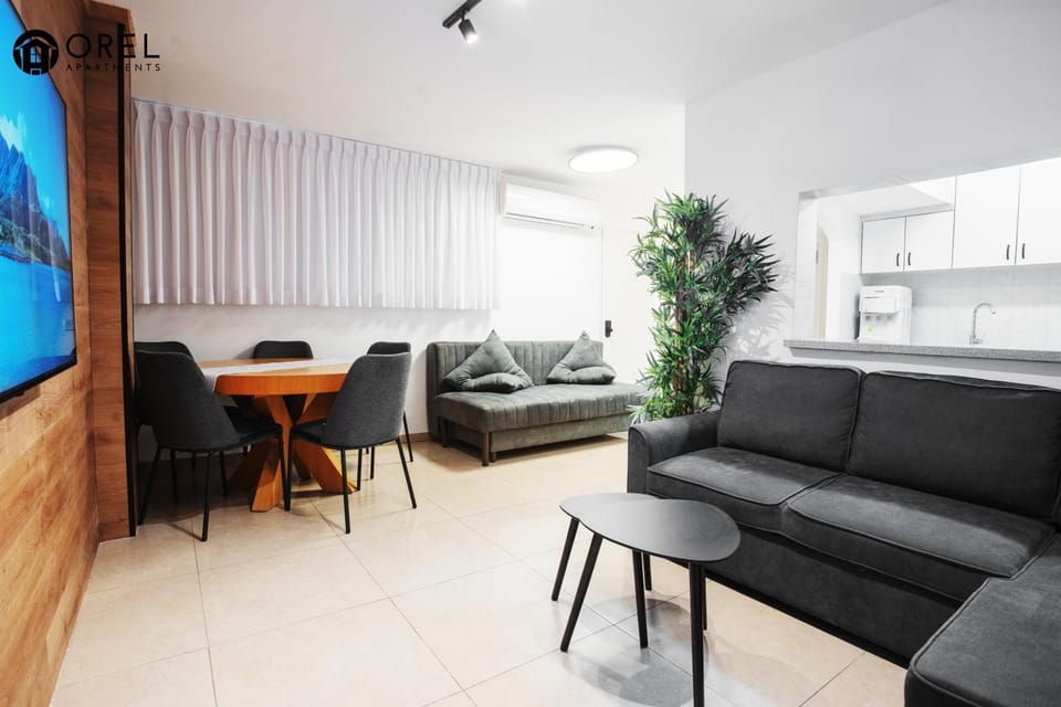 TV and multimedia, Seating area, Dining area
