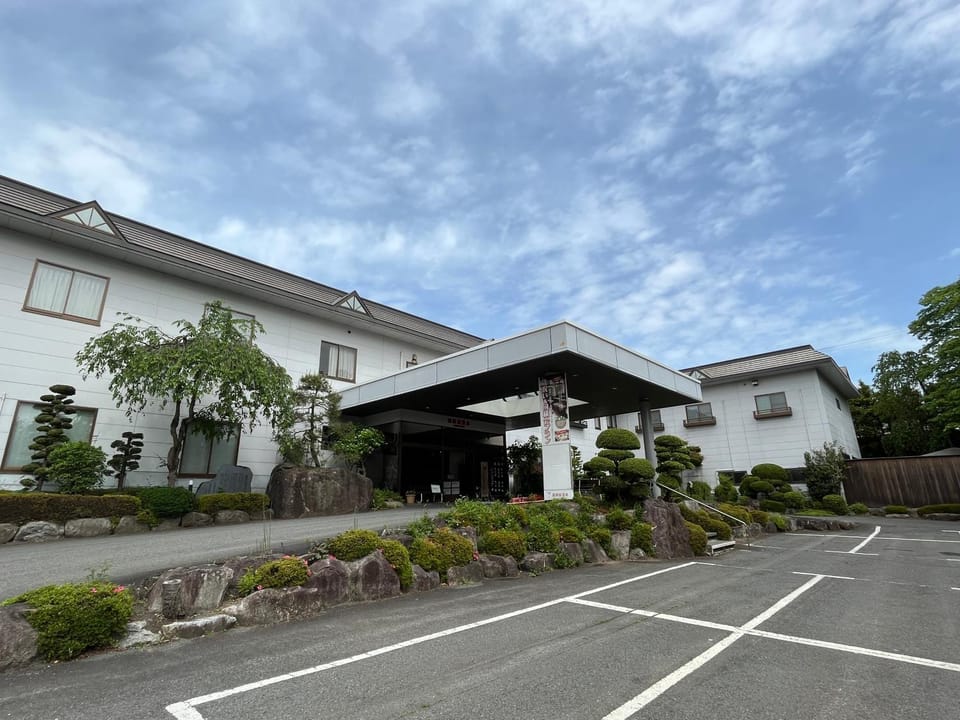 Property building, Facade/entrance, Parking