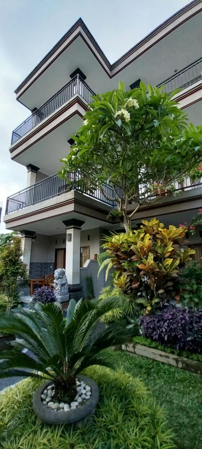 Property building, Spring, Day, Garden, Garden view