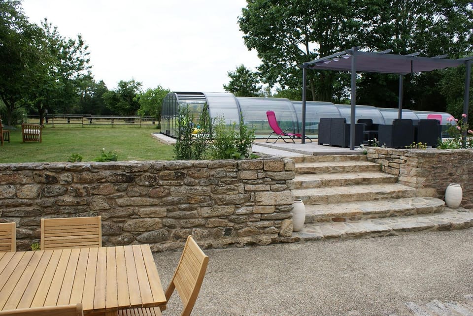 Garden, Swimming pool, Internal: Not applicable to any particular room