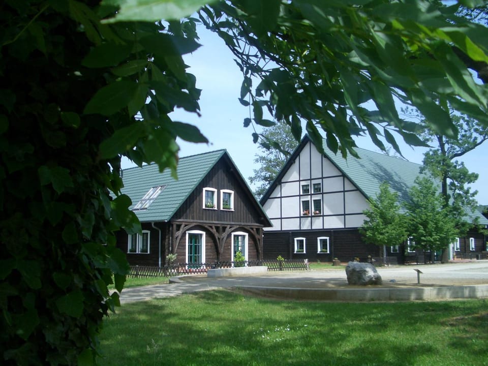 Facade/entrance, Off site