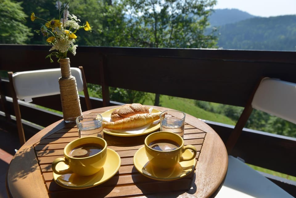 Balcony/Terrace, Garden view, Landmark view, Mountain view, Breakfast