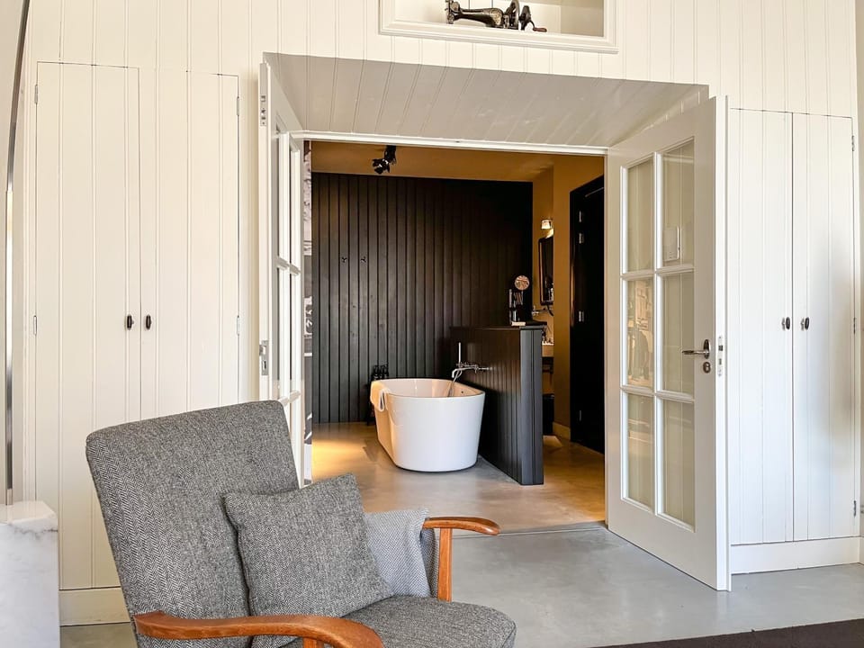 Bathroom, Living room, Seating area
