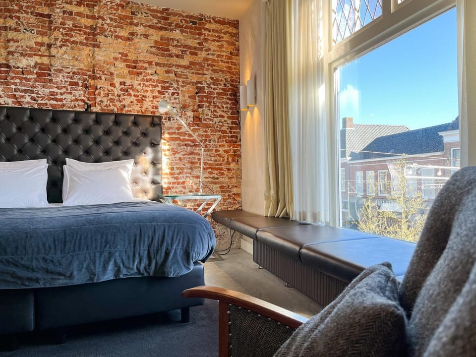 Photo of the whole room, Bedroom, City view