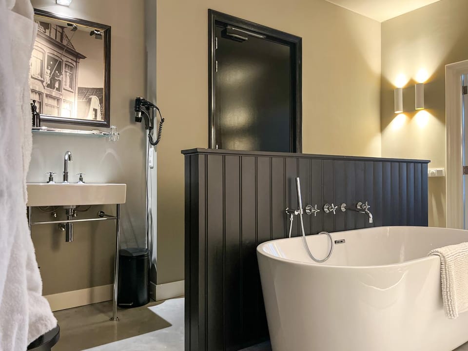 Bathroom, Bath, towels