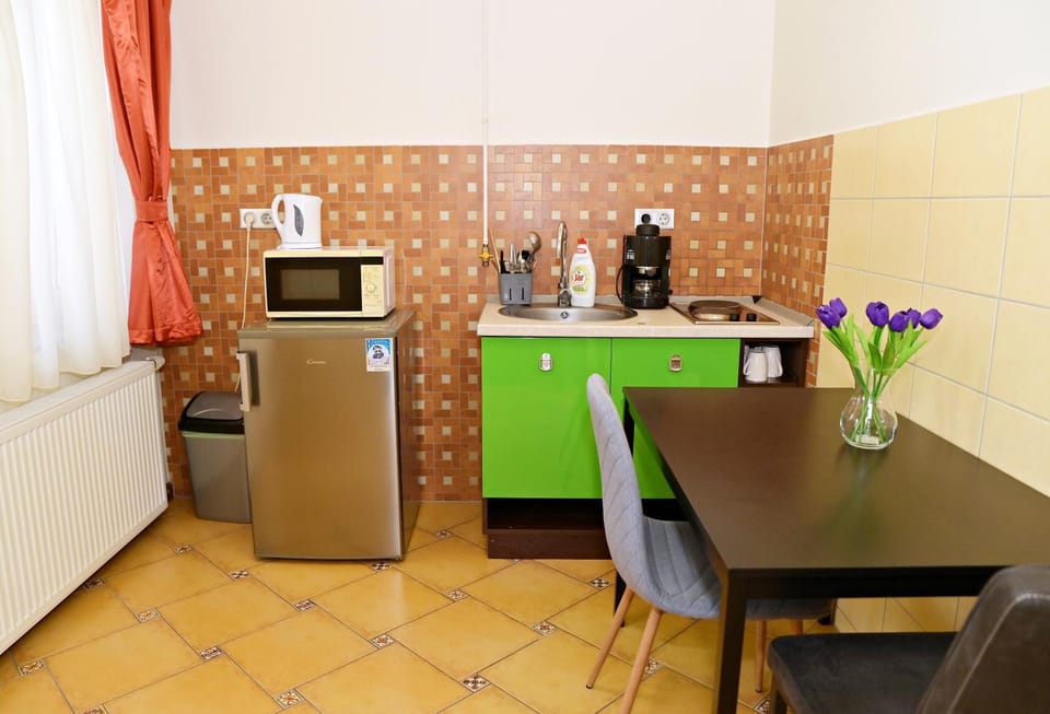 Coffee/tea facilities, Kitchen or kitchenette