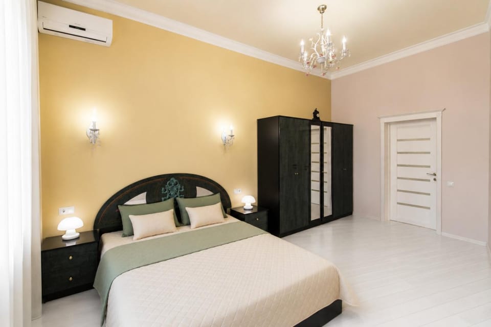 Vip Apartment in the very center of Odessa with sea view Apartment in Odessa