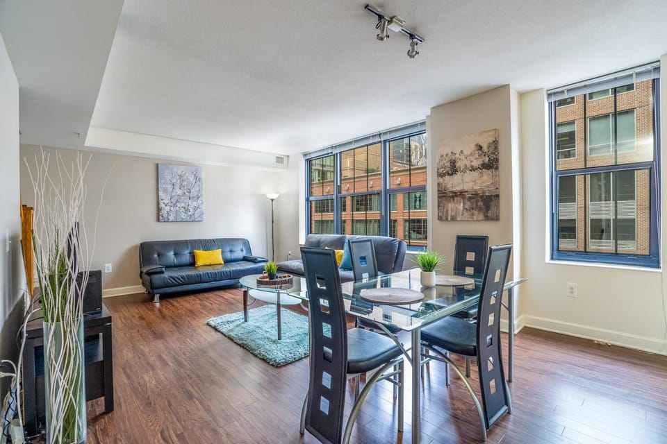 TV and multimedia, Living room, Seating area, Dining area