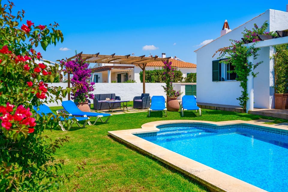 Property building, Day, Garden, Garden view, Pool view, Swimming pool, sunbed