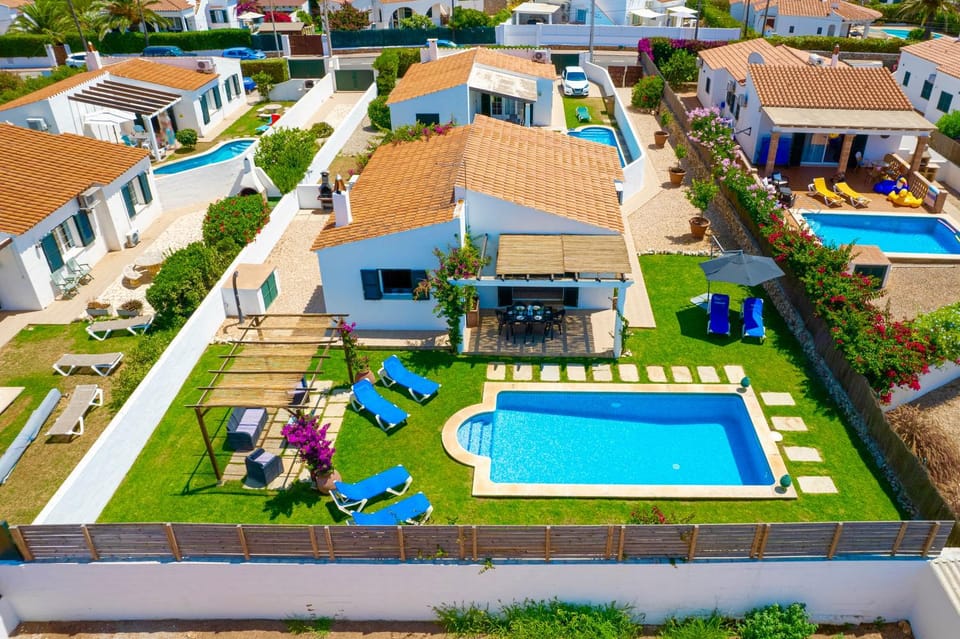 Neighbourhood, Bird's eye view, Garden, Garden view, Pool view, Street view, Swimming pool