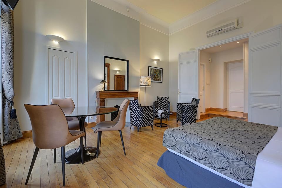 Living room, Photo of the whole room, Dining area, hair dresser
