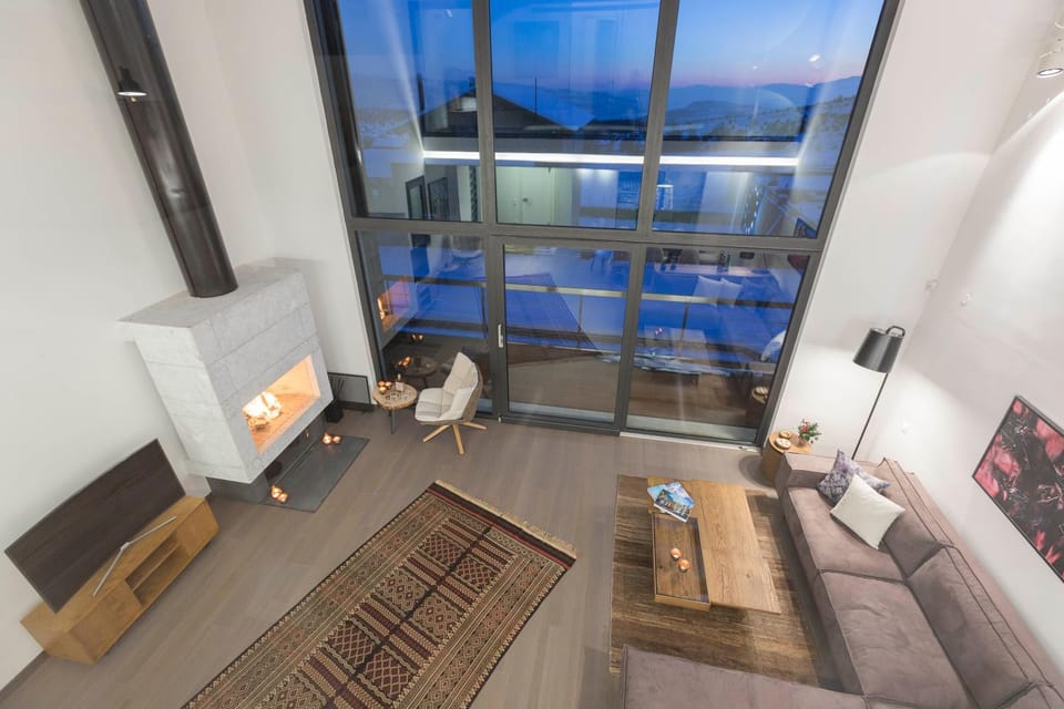 Communal lounge/ TV room, Bird's eye view, Lake view, Mountain view