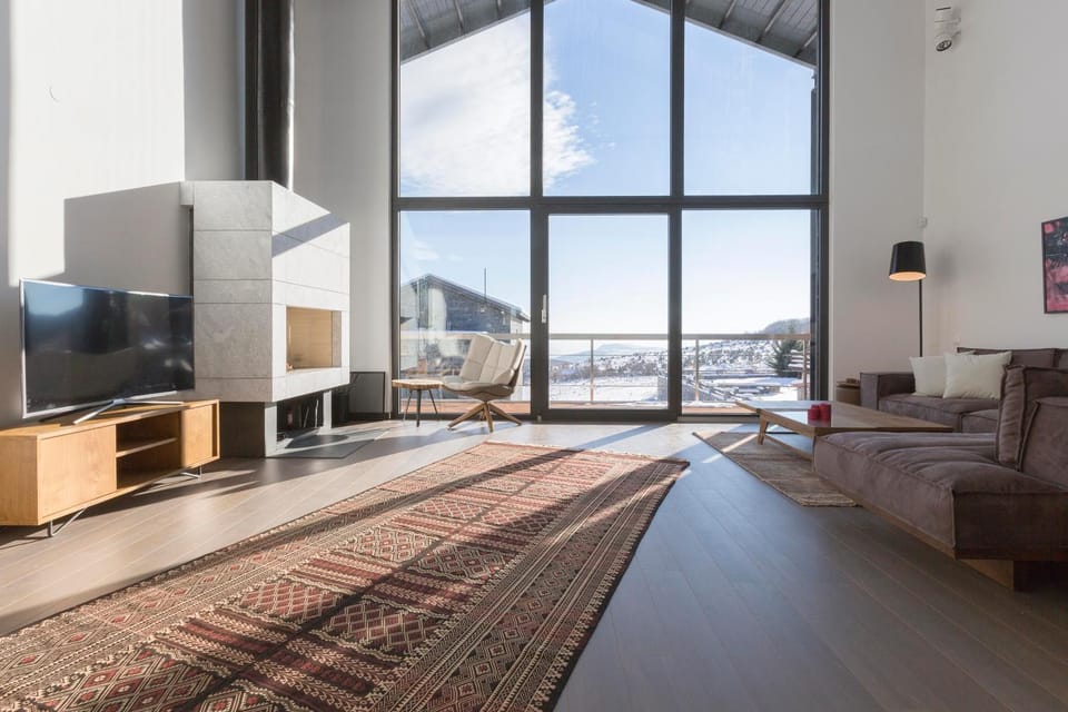 Communal lounge/ TV room, Living room, Seating area, Evening entertainment