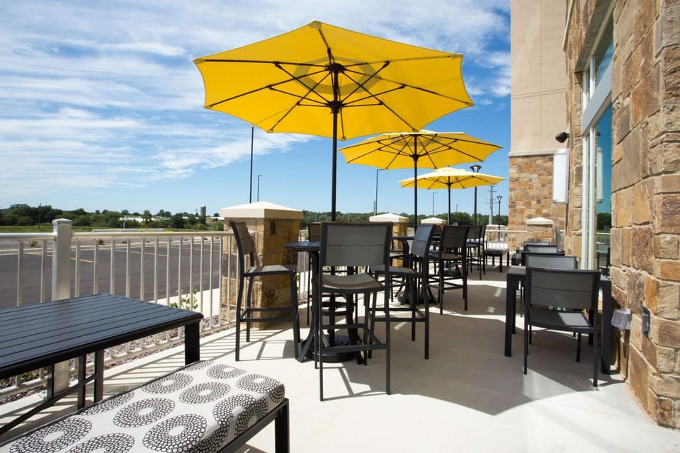 Restaurant/places to eat, Dining area, On site, Breakfast