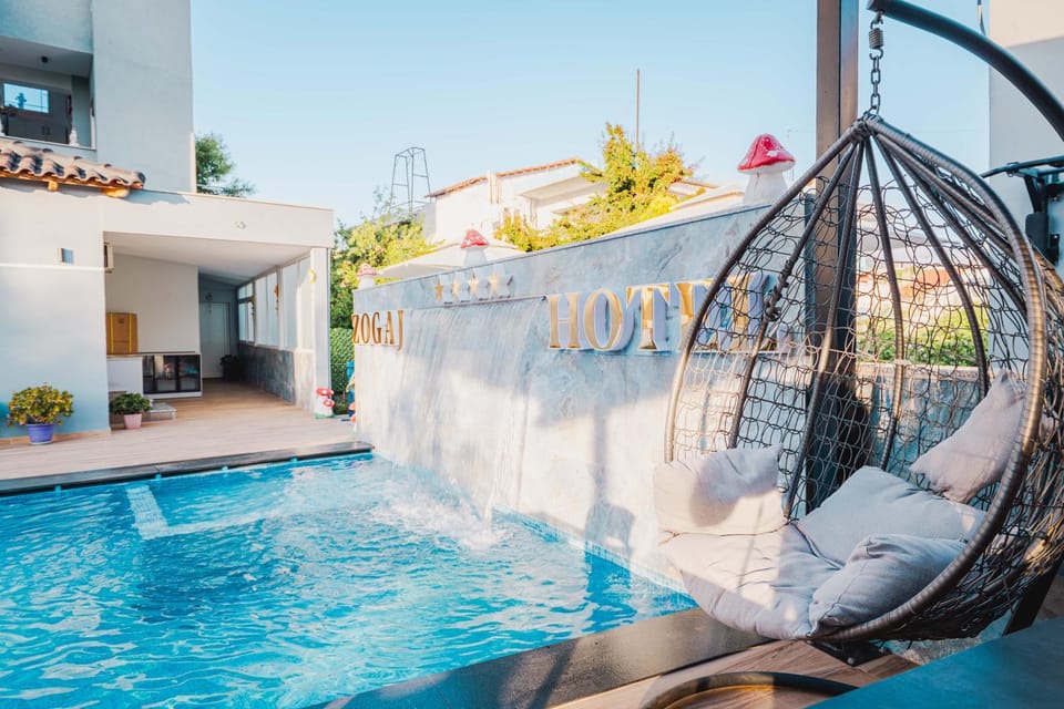 Logo/Certificate/Sign, Pool view