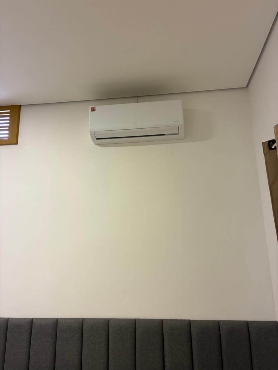 Bedroom, air conditioner