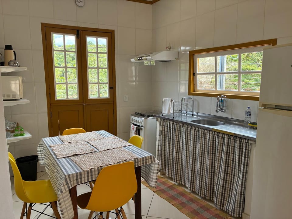 Kitchen or kitchenette, Dining area, stove