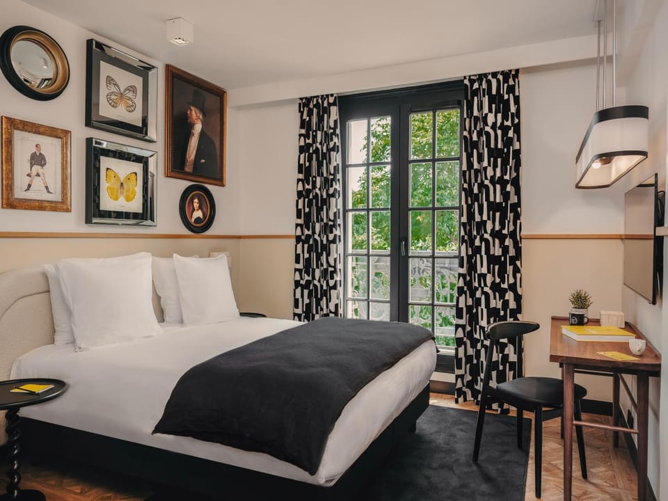 Bed, Photo of the whole room, Bedroom, Garden view