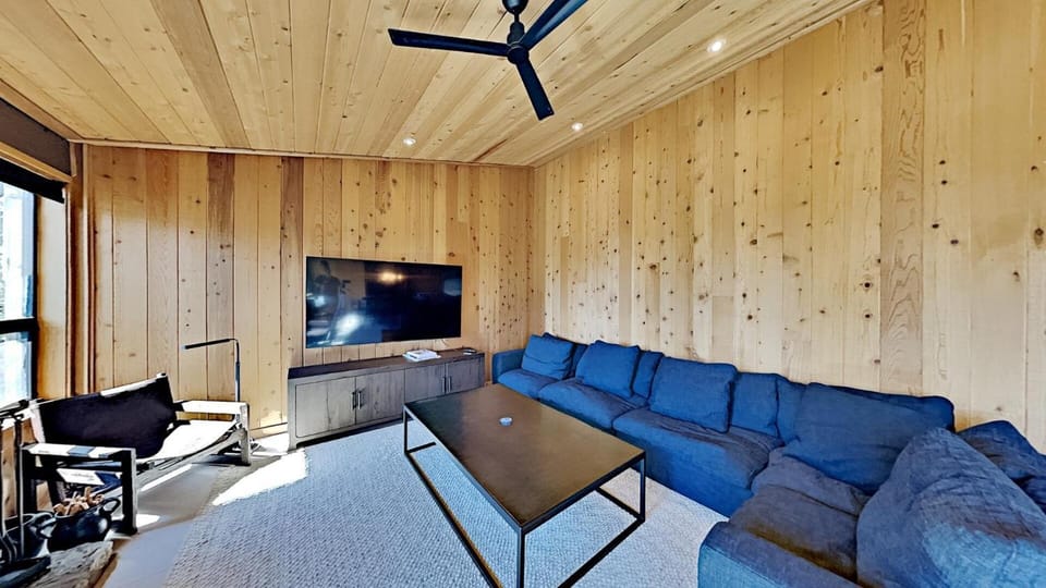 Beautifully remodeled 3 Bedroom Condo Great For Friends and Family! Unit 633 at 1849 Apartment in Mammoth Lakes