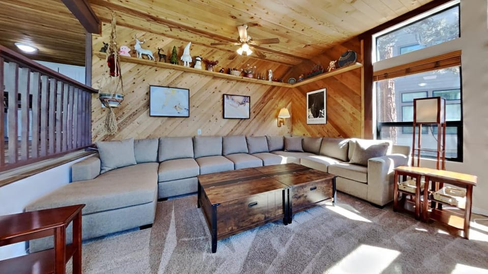 Spacious 2 Bedroom Condo Great For Friends and Families! Ski Cross Country, Stargazing! Unit 515 at 1849 Apartment in Mammoth Lakes